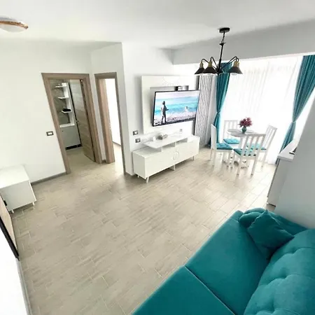 Sunset Memories Pool & Mamaia Nord Apartment 3*