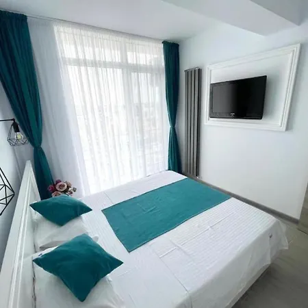 Sunset Memories Pool & Mamaia Nord Apartment *